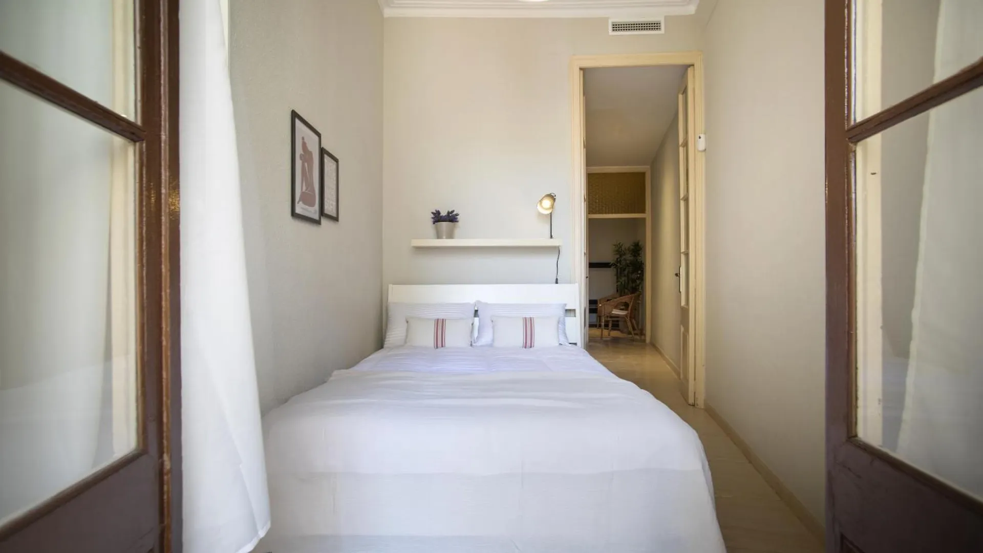 22Man1017- Cute Apartment In Sant Antoni Barcelona Spain