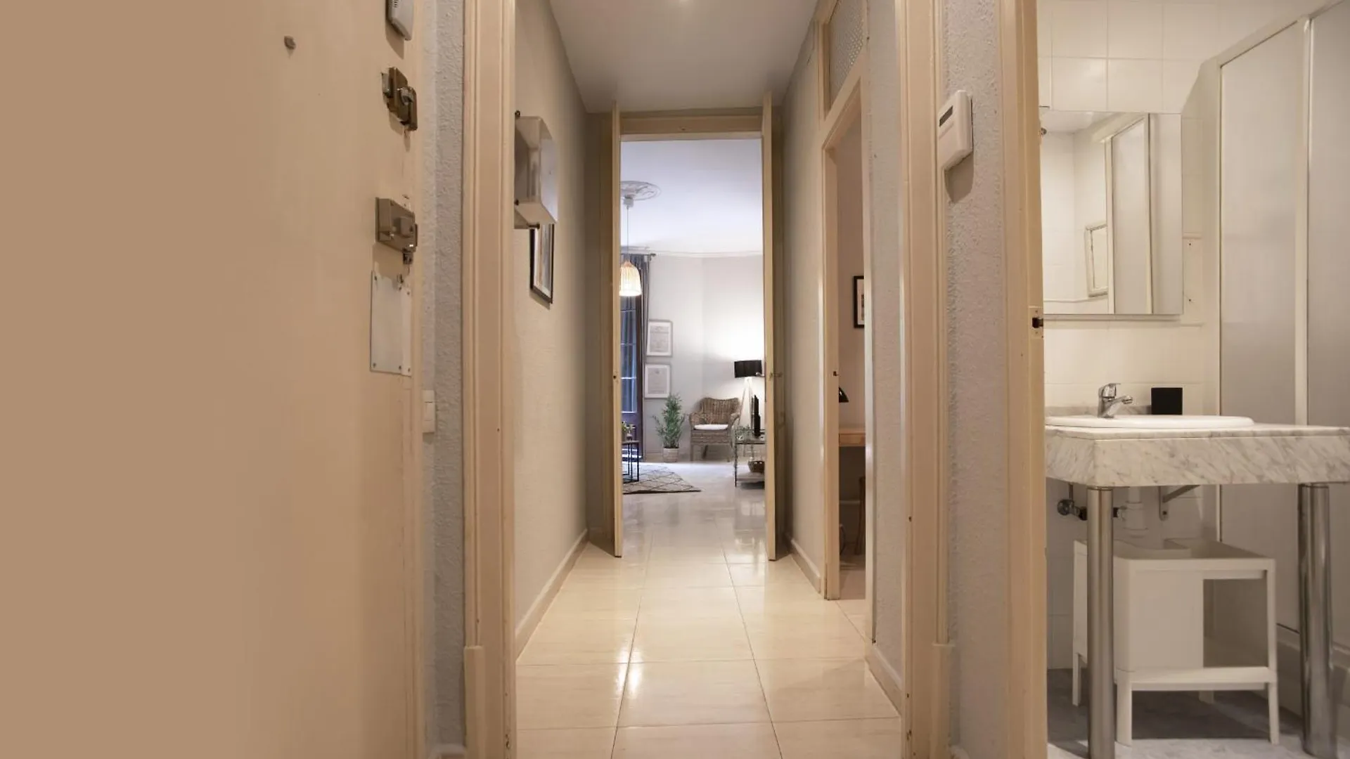 22Man1017- Cute Apartment In Sant Antoni Barcelona