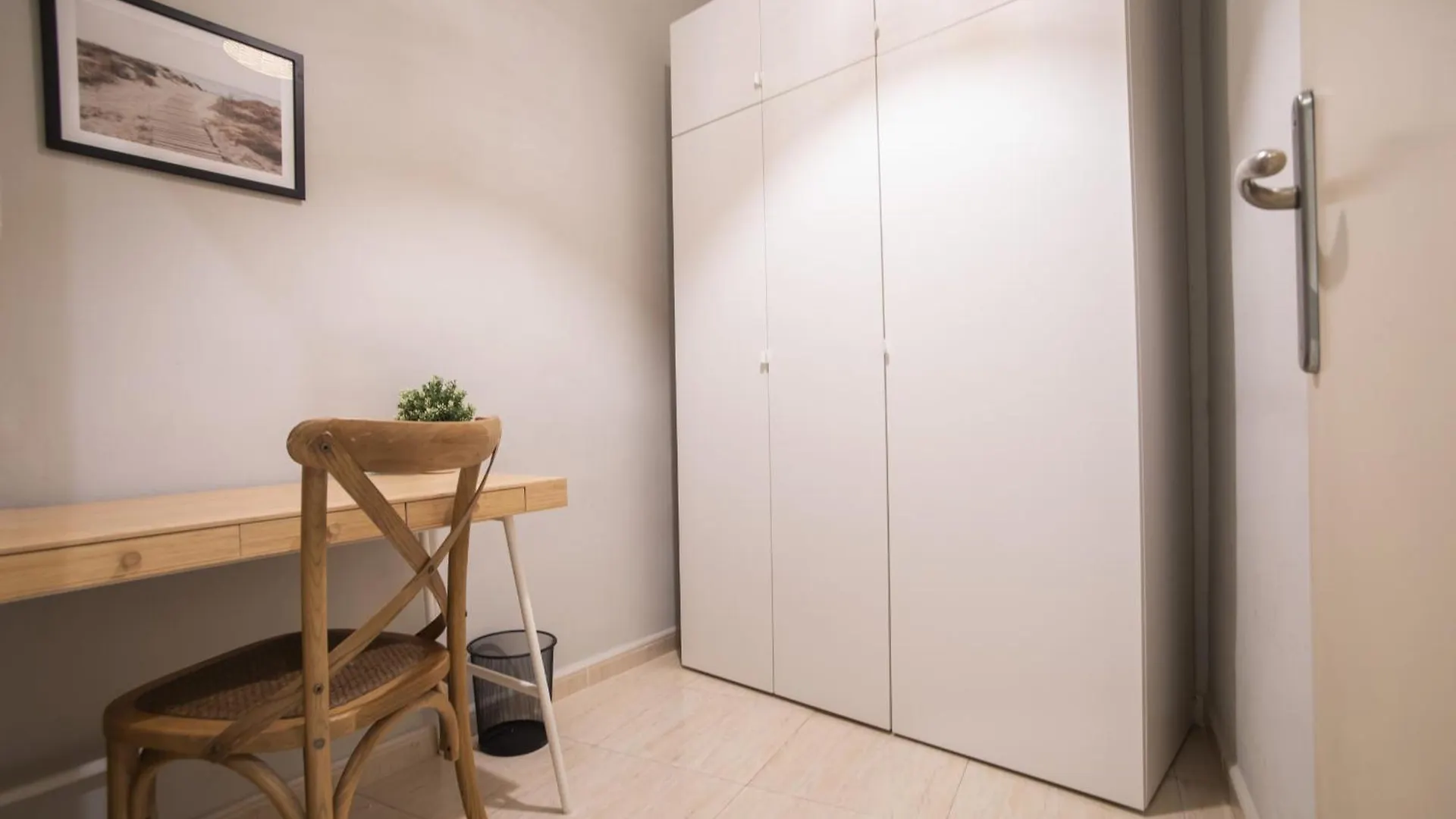 22Man1017- Cute Apartment In Sant Antoni Barcelona Spain