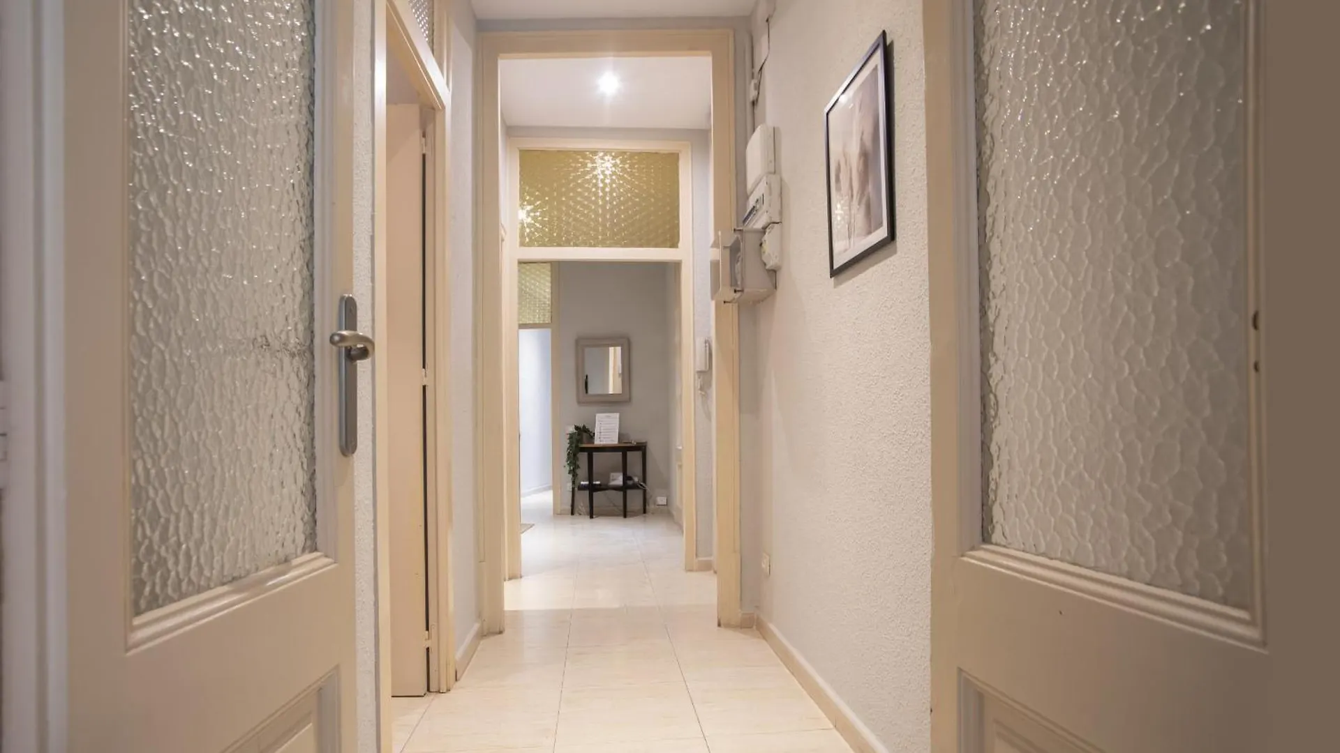 22Man1017- Cute Apartment In Sant Antoni Barcelona Spain