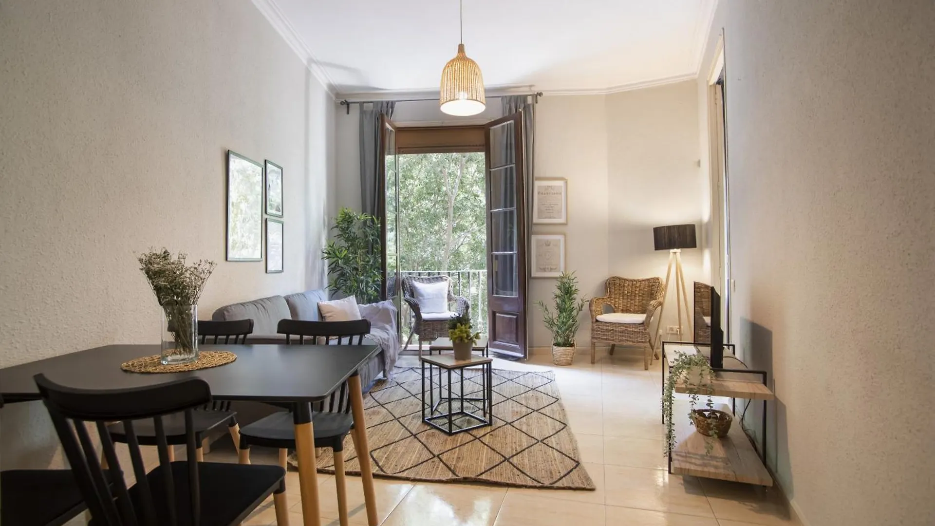 22Man1017- Cute Apartment In Sant Antoni Barcelona